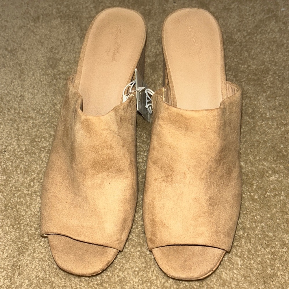 Open toe clogs